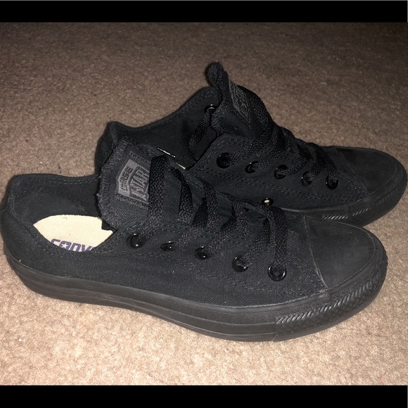 📍SOLD📍Converse All Black Women’s Ankle Sneakers - Picture 1 of 6